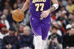 亚博-东契奇迎来十赛季高光表现，篮网球迷沸腾！的简单介绍